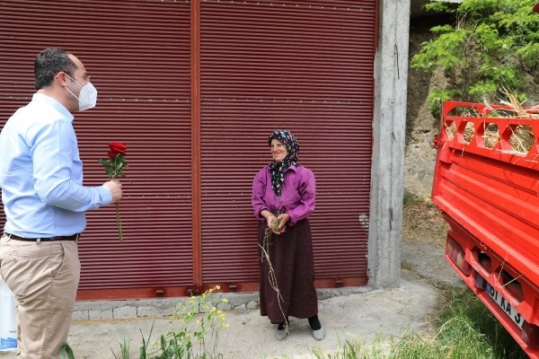 Başkan Ekim’den annelere sürpriz 21