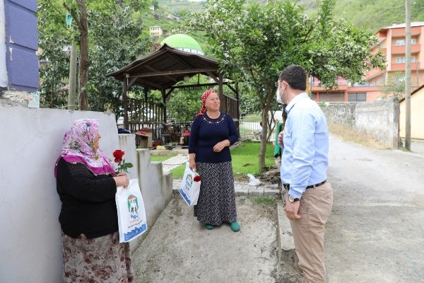Başkan Ekim’den annelere sürpriz 15
