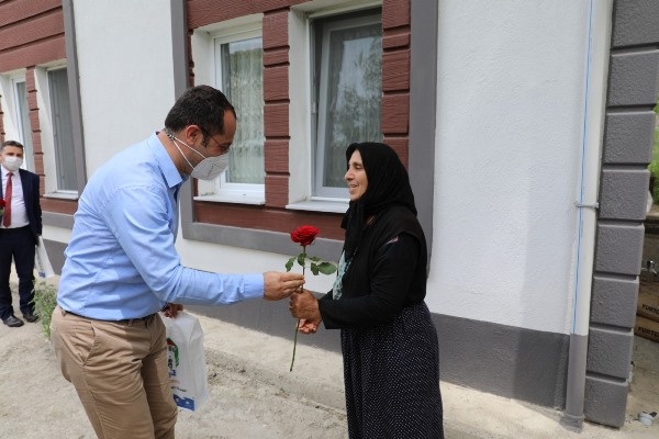 Başkan Ekim’den annelere sürpriz 4