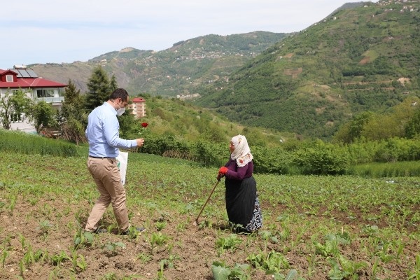 Başkan Ekim’den annelere sürpriz 16