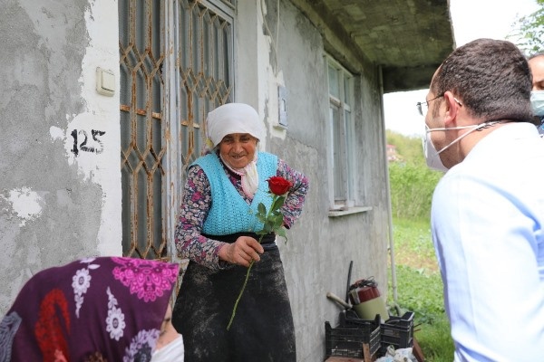 Başkan Ekim’den annelere sürpriz 20