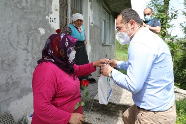 Başkan Ekim’den annelere sürpriz 18