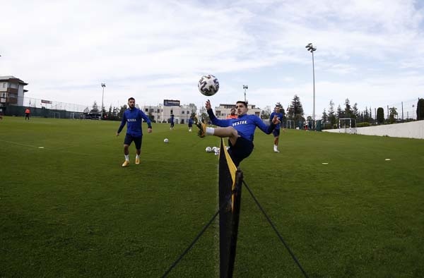 Trabzonspor, Gençlerbirliği maçı hazırlıklarına Mehmet Ali Yılmaz’da başladı 3