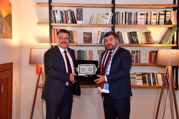 Başkan Genç, Giresun Belediyesi’ni ziyaret etti 9