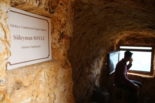 Pandemide canı sıkıldı, dağı delip mağara yapmaya başladı 4