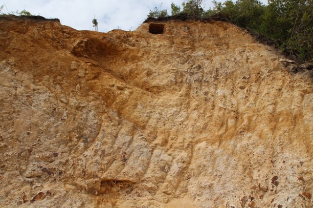 Pandemide canı sıkıldı, dağı delip mağara yapmaya başladı 5