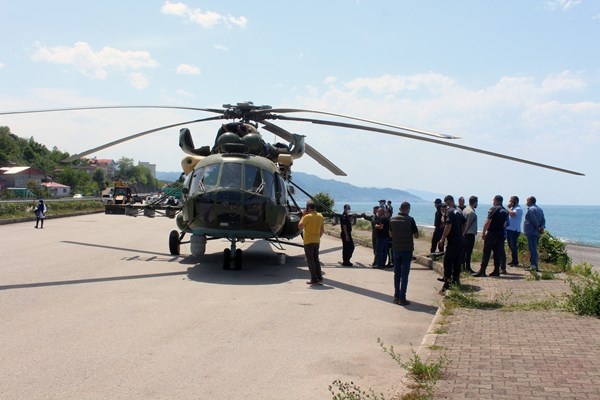 Giresun arızası giderilen askeri helikopter havalandıktan kısa süre sonra tekrar zorunlu iniş yaptı 4