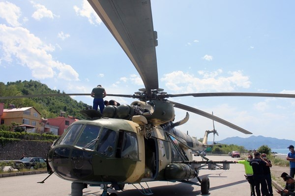 Giresun arızası giderilen askeri helikopter havalandıktan kısa süre sonra tekrar zorunlu iniş yaptı 11