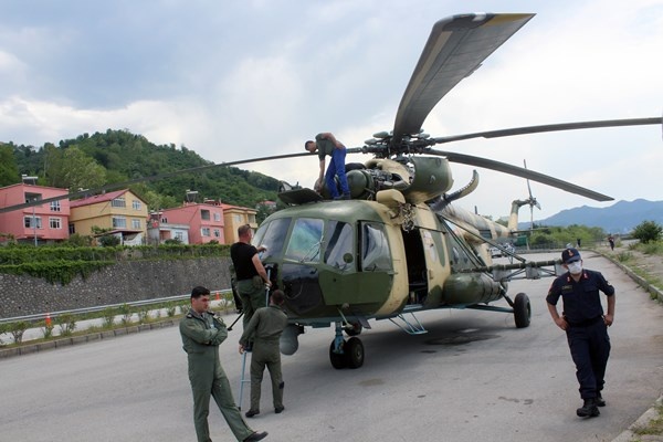 Giresun arızası giderilen askeri helikopter havalandıktan kısa süre sonra tekrar zorunlu iniş yaptı 10