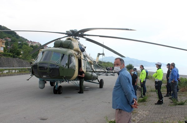 Giresun arızası giderilen askeri helikopter havalandıktan kısa süre sonra tekrar zorunlu iniş yaptı 6