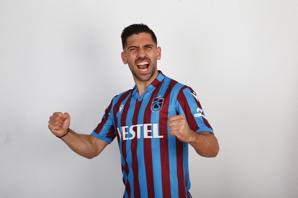 Trabzonspor'da futbolcular formaları giydi 4