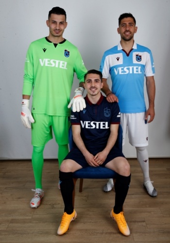 Trabzonspor'da futbolcular formaları giydi 23