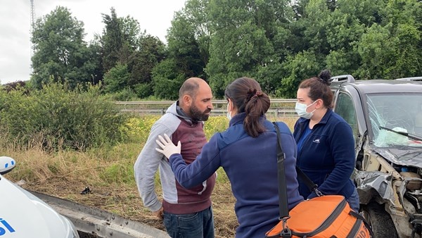 Faciadan dönüldü! Trabzon plakalı tır araca çarparak karşı şeride geçti 9