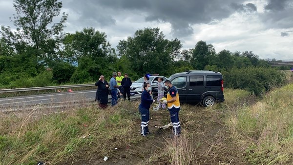Faciadan dönüldü! Trabzon plakalı tır araca çarparak karşı şeride geçti 12