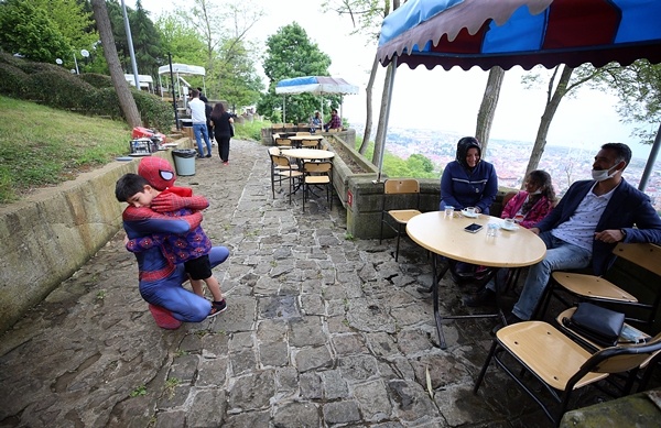 Örümcek Adam memleketi Trabzon'da 18