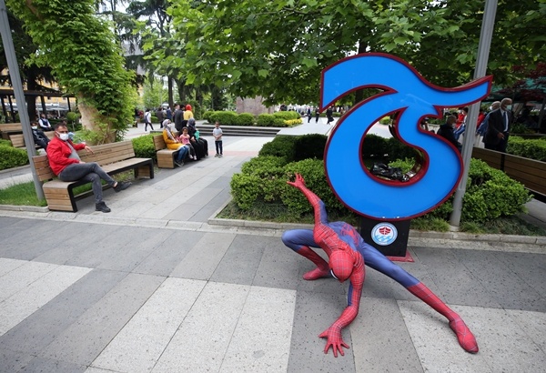 Örümcek Adam memleketi Trabzon'da 12