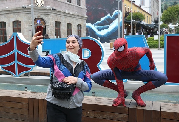 Örümcek Adam memleketi Trabzon'da 15