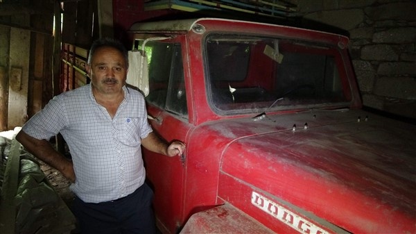 42 yıl önce garaja konulan kamyonet bir kere bile dışarı çıkartılmadı 2