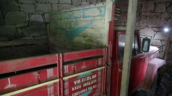 42 yıl önce garaja konulan kamyonet bir kere bile dışarı çıkartılmadı 3