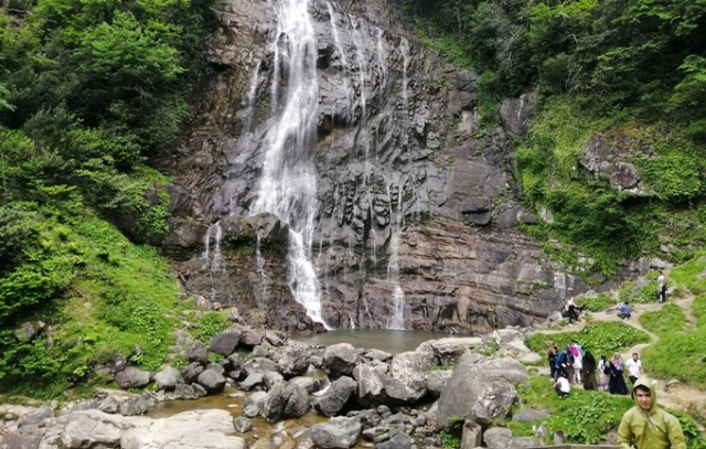 Mençuna Şelalesi ziyaretçileri büyülüyor 5