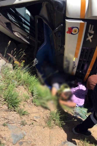 Zigana Dağında tır devrildi! 1 Yaralı 4