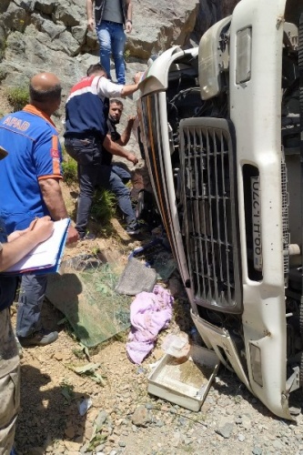 Zigana Dağında tır devrildi! 1 Yaralı 5