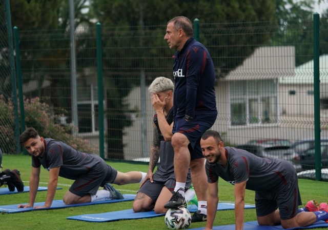 Trabzonspor sahaya indi! İşte kamp kadrosu 8