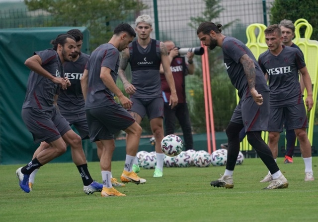 Trabzonspor sahaya indi! İşte kamp kadrosu 10