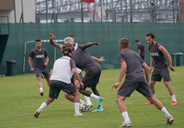Trabzonspor sahaya indi! İşte kamp kadrosu 3