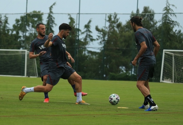 Trabzonspor sahaya indi! İşte kamp kadrosu 9