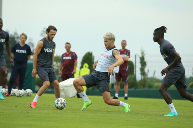 Trabzonspor sahaya indi! İşte kamp kadrosu 11