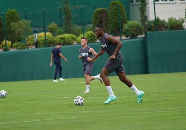 Trabzonspor 2021 2022 sezonu hazırlıkları günün ikinci antrenmanıyla devam etti. 11