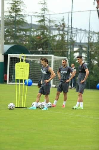 Trabzonspor 2021 2022 sezonu hazırlıkları günün ikinci antrenmanıyla devam etti. 15