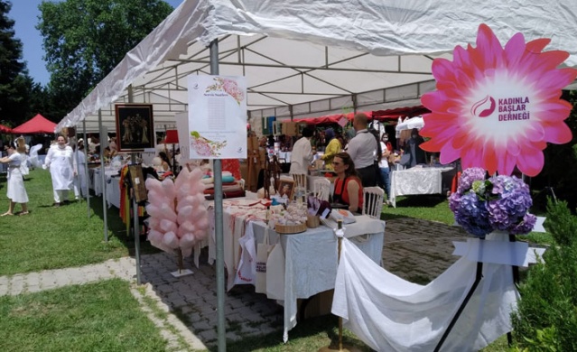 Kadınla Başlar Derneği Trabzon’da Yaz Panayırı kurdu 15