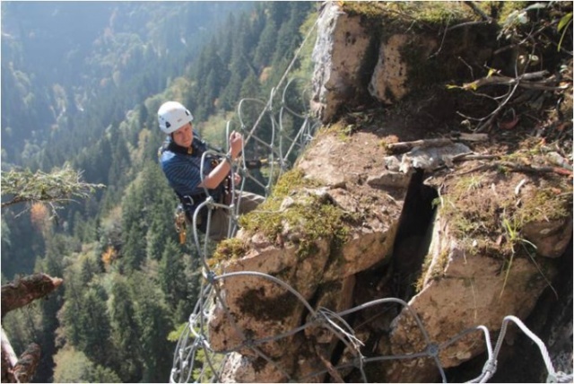 Sümela Manastırı'nı tehdit eden 360 tonluk kayaya çelik kazıklı önlem 13