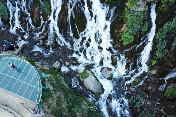 Serinlemek isteyen Tomara Şelalesi'nin yolunu tutuyor 7