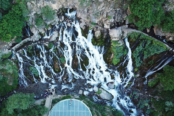 Serinlemek isteyen Tomara Şelalesi'nin yolunu tutuyor 3