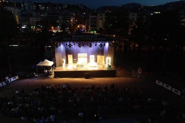 Akçaabat’ta “2. Açık Hava Tiyatro Günleri” başladı 4
