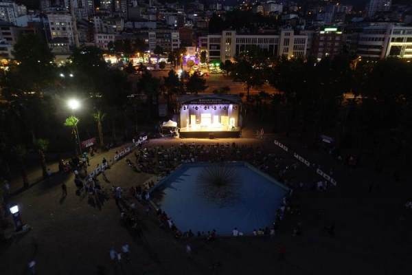 Akçaabat’ta “2. Açık Hava Tiyatro Günleri” başladı 11