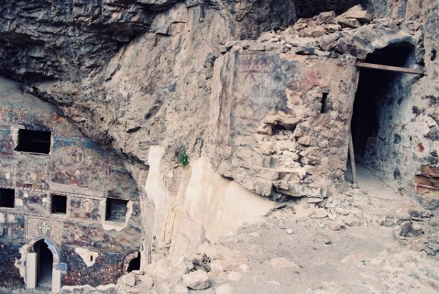 Sümela Manastırı'nın tahrip olan fresklerine onarım 14