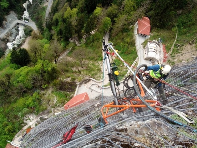 Sümela Manastırı'nın tahrip olan fresklerine onarım 3