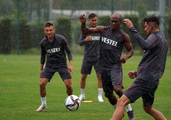 Trabzonspor yağmur altında çalıştı 28