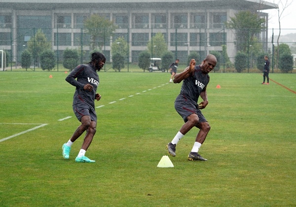 Trabzonspor yağmur altında çalıştı 29