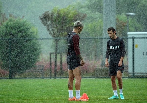 Trabzonspor yağmur altında çalıştı 15