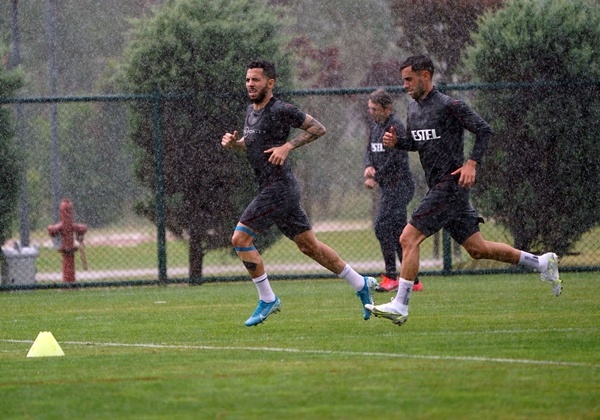 Trabzonspor yağmur altında çalıştı 21