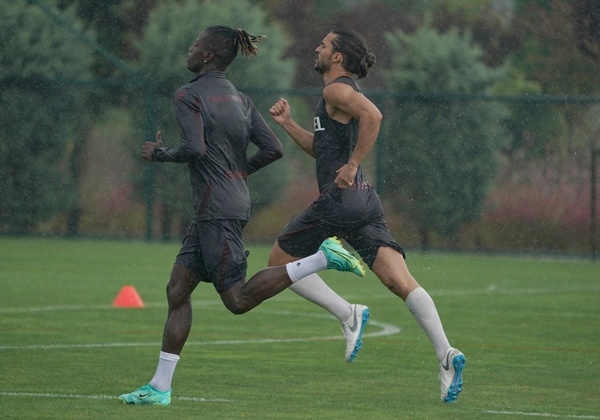 Trabzonspor yağmur altında çalıştı 14