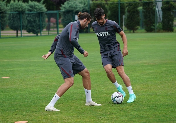 Trabzonspor yağmur altında çalıştı 11