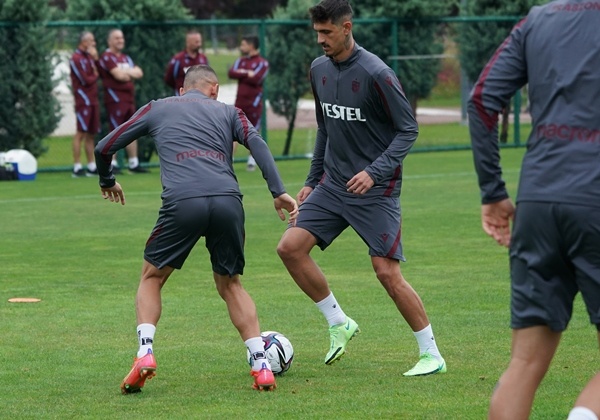 Trabzonspor yağmur altında çalıştı 27