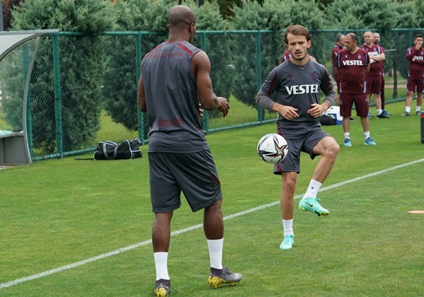 Trabzonspor yağmur altında çalıştı 24