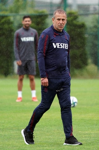 Trabzonspor yağmur altında çalıştı 12